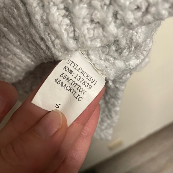 Dreamers Women's‎ Light Gray Knit Sweater size small - Picture 5 of 7